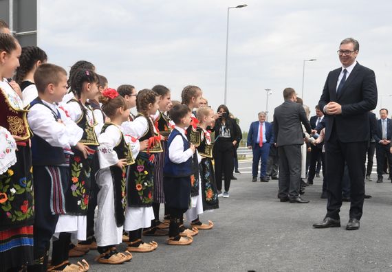 Predsednik Vučić prisustvovao otvaranju deonice na delu Moravskog koridora od Pojata do Makrešana