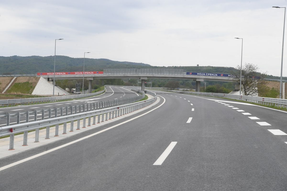 Председник Вучић присуствовао отварању деонице на делу Моравског коридора од Појата до Макрешана