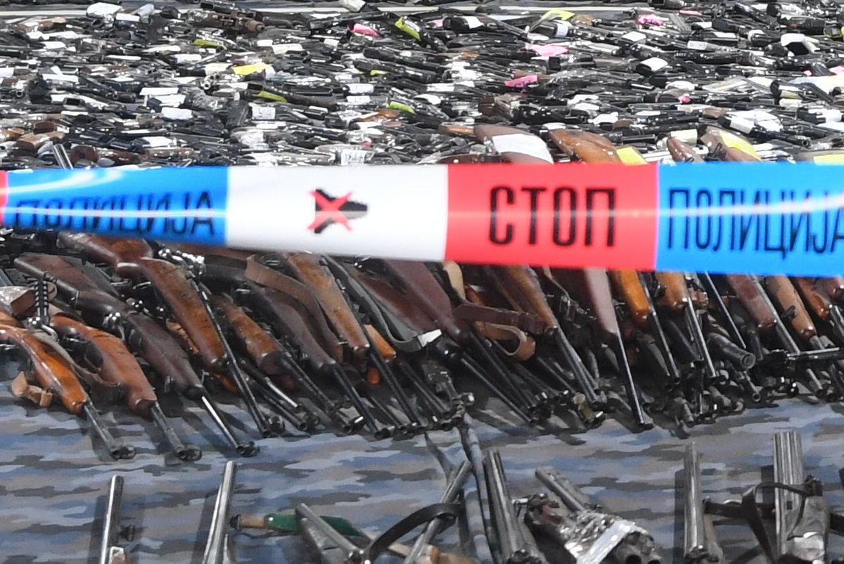 Приказ нерегистрованог оружја које су грађани предали полицијским станицама