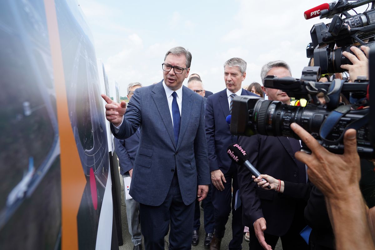 Predsednik Vučić prisustvovao ceremoniji puštanja u rad nove poletno-sletne piste na Aerodromu Nikola Tesla Beograd