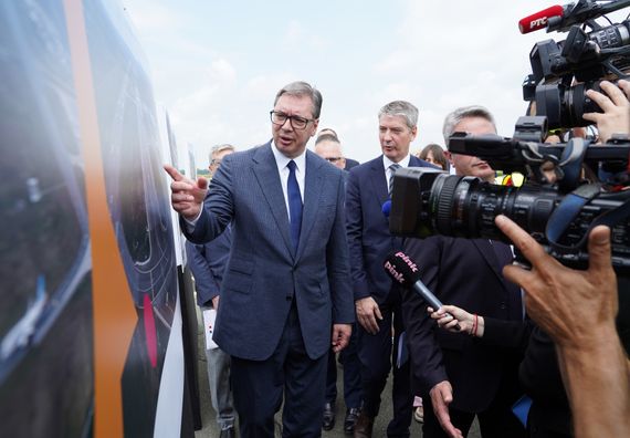 Predsednik Vučić prisustvovao ceremoniji puštanja u rad nove poletno-sletne piste na Aerodromu Nikola Tesla Beograd