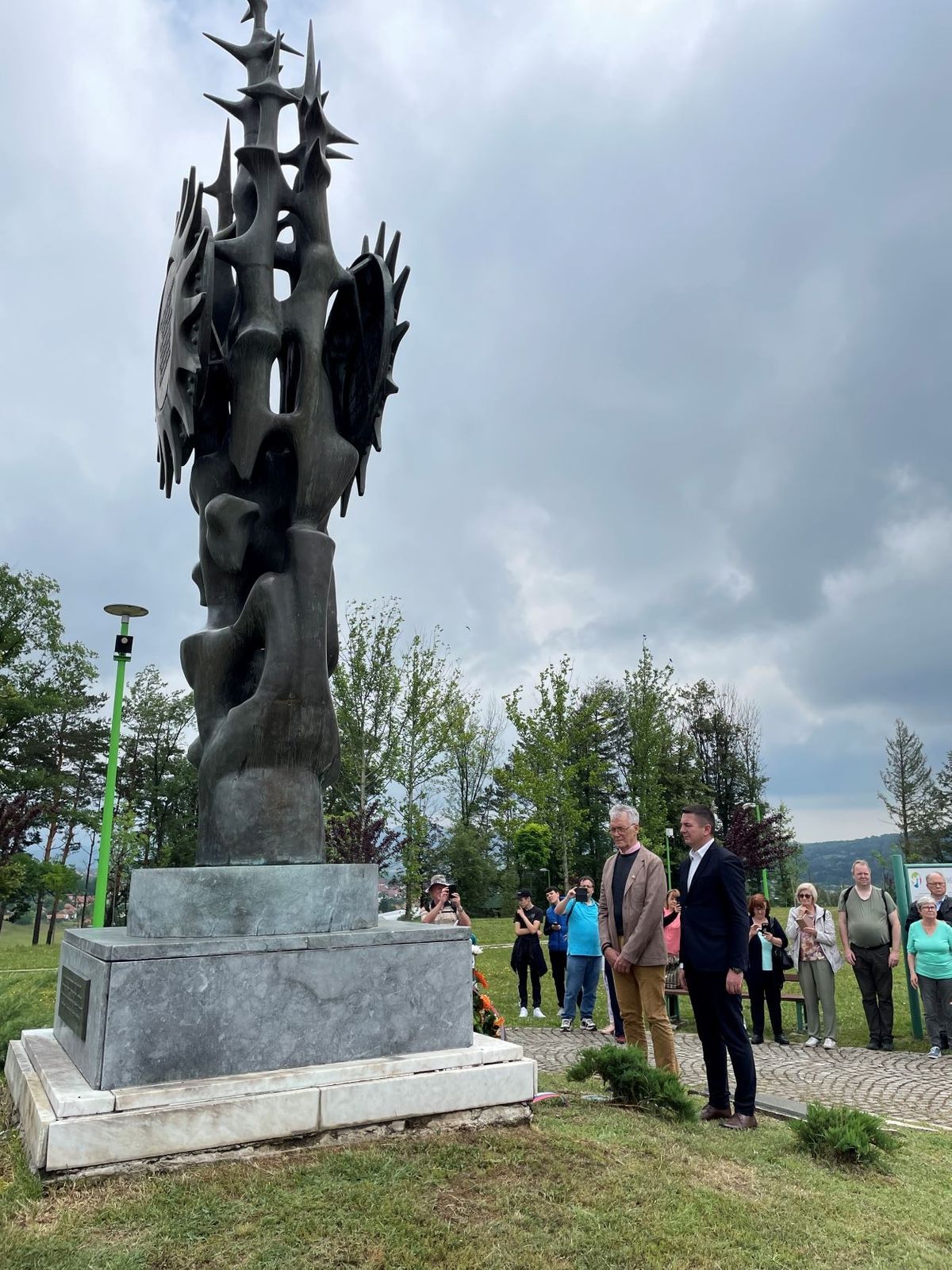 „Стазама пријатељства мора да се иде често, да не би зарасле“