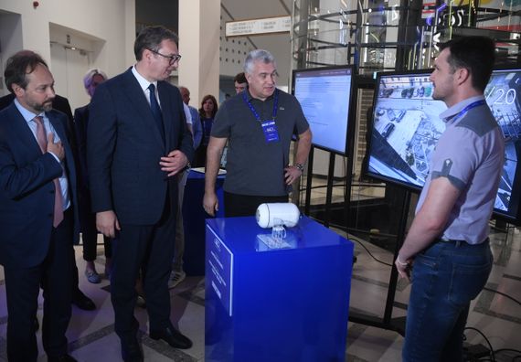 Predsednik Vučić prisustvovao dodeli sertifikata srpskim inovatorima koji su uspešno konkurisali za pomoć Fonda za inovacionu delatnost