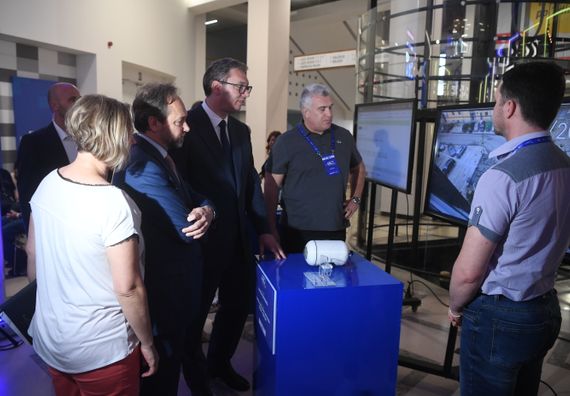 Predsednik Vučić prisustvovao dodeli sertifikata srpskim inovatorima koji su uspešno konkurisali za pomoć Fonda za inovacionu delatnost