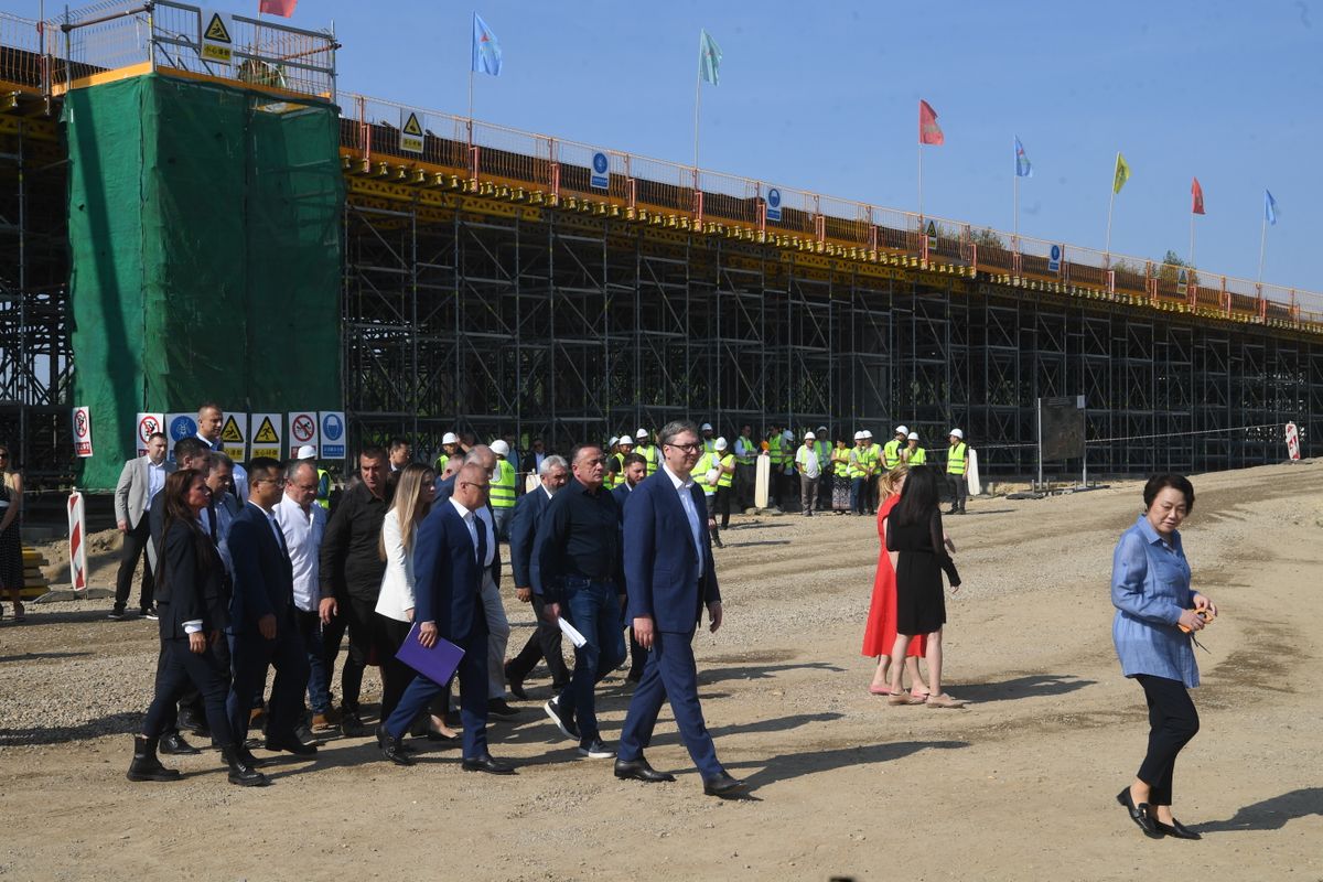 Predsednik Vučić obišao radove na izgradnji brze saobraćajnice od petlje Požarevac, preko Velikog Gradišta do opštine Golubac