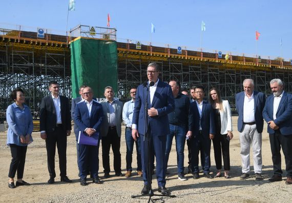 Председник Вучић обишао радове на изградњи брзе саобраћајнице од петље Пожаревац, преко Великог Градишта до општине Голубац