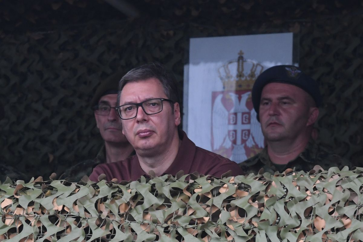 Predsednik Vučić prisustvovao pokaznim gađanjima u okviru završne faze obuke pripadnika Vojske Srbije sa novouvedenim naoružanjem i vojnom opremom