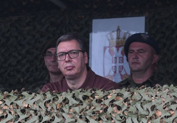 Predsednik Vučić prisustvovao pokaznim gađanjima u okviru završne faze obuke pripadnika Vojske Srbije sa novouvedenim naoružanjem i vojnom opremom