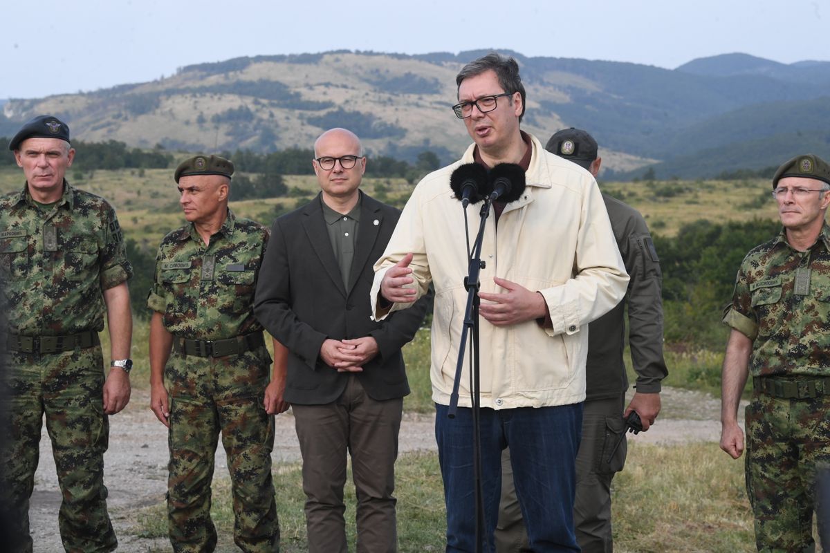 Predsednik Vučić prisustvovao pokaznim gađanjima u okviru završne faze obuke pripadnika Vojske Srbije sa novouvedenim naoružanjem i vojnom opremom