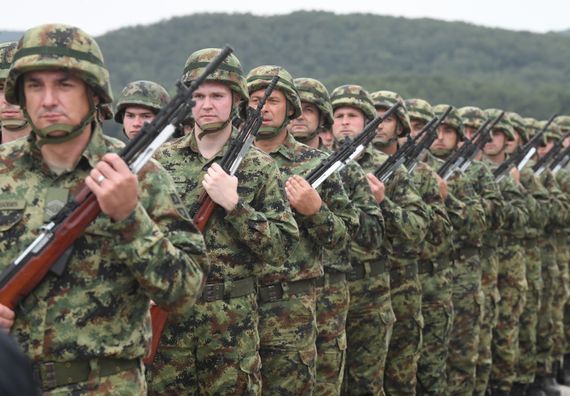 Predsednik Vučić prisustvovao pokaznim gađanjima u okviru završne faze obuke pripadnika Vojske Srbije sa novouvedenim naoružanjem i vojnom opremom