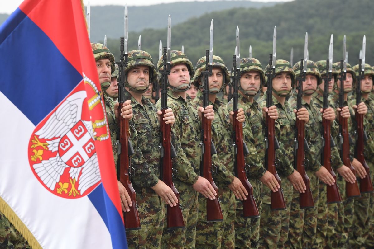 Председник Вучић присуствовао показним гађањима у оквиру завршне фазе обуке припадника Војске Србије са новоуведеним наоружањем и војном опремом