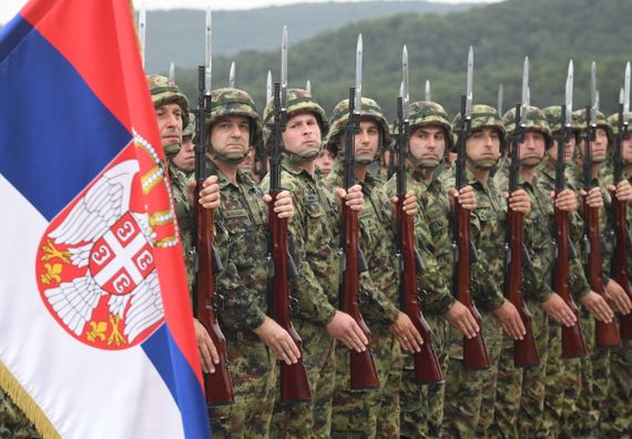 Председник Вучић присуствовао показним гађањима у оквиру завршне фазе обуке припадника Војске Србије са новоуведеним наоружањем и војном опремом