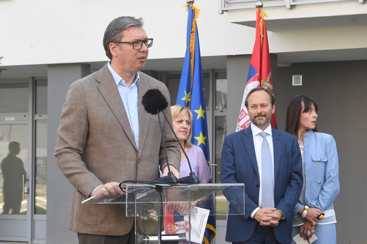 Predsednik Vučić prisustvovao ceremoniji svečanog uručenja ključeva novoizgrađenih stanova za izbegla lica iz BiH i Republike Hrvatske
