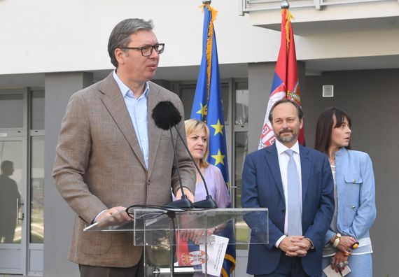 Predsednik Vučić prisustvovao ceremoniji svečanog uručenja ključeva novoizgrađenih stanova za izbegla lica iz BiH i Republike Hrvatske