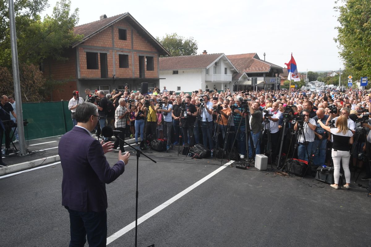 Predsednik Vučić obišao završne radove na mostu preko Mlave