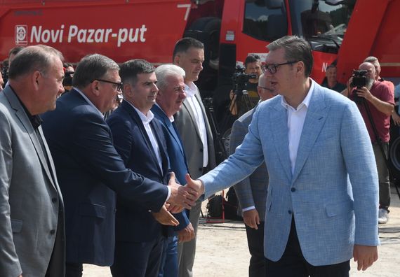 Predsednik Vučić obišao rekonstruisani put Raška - Novi Pazar