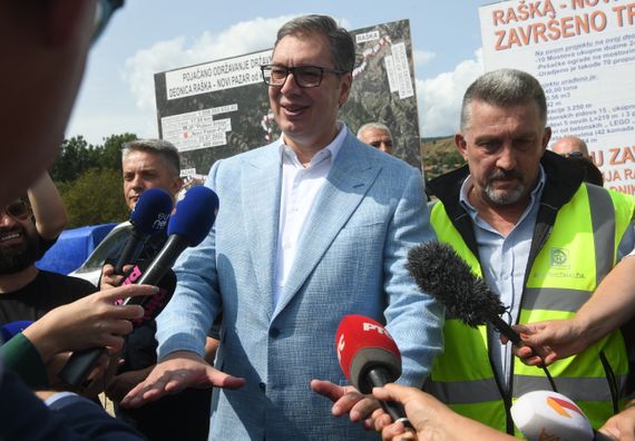 Predsednik Vučić obišao rekonstruisani put Raška - Novi Pazar