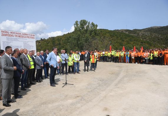 Predsednik Vučić obišao rekonstruisani put Raška - Novi Pazar