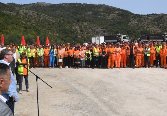 Predsednik Vučić obišao rekonstruisani put Raška - Novi Pazar