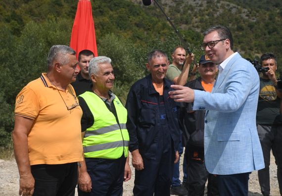 Predsednik Vučić obišao rekonstruisani put Raška - Novi Pazar