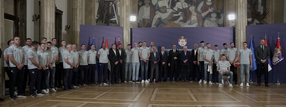 Predsednik Vučić primio mušku košarkašku reprezentaciju Srbije