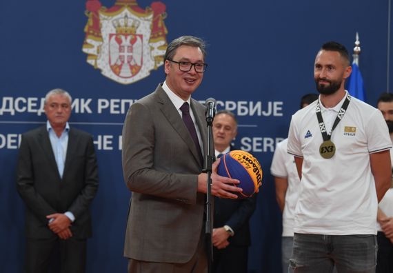 Predsednik Vučić primio mušku reprezentaciju Srbije u basketu 3x3