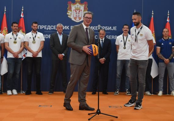Председник Вучић примио мушку репрезентацију Србије у баскету 3x3