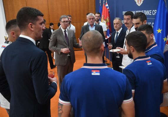 Predsednik Vučić primio mušku reprezentaciju Srbije u basketu 3x3