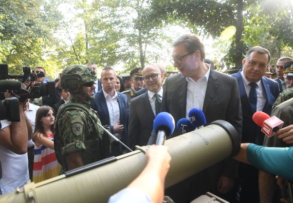 Председник Вучић присуствовао приказу наоружања, војне опреме и дела способности Војске Србије