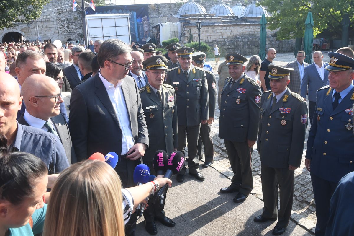 Председник Вучић присуствовао приказу наоружања, војне опреме и дела способности Војске Србије