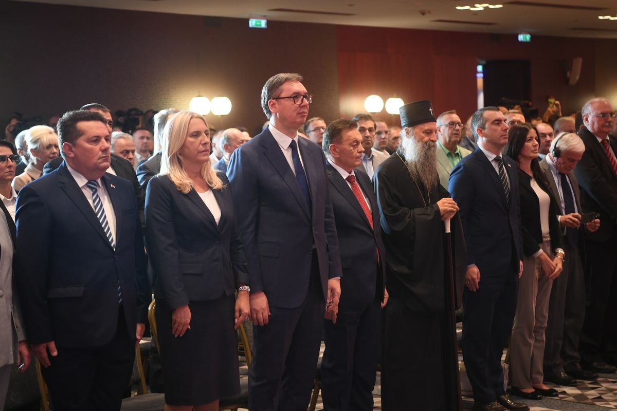 Predsednik Vučić prisustvovao Svečanoj akademiji povodom 45 godina Instituta za kardiovaskularne bolesti ”Dedinje”