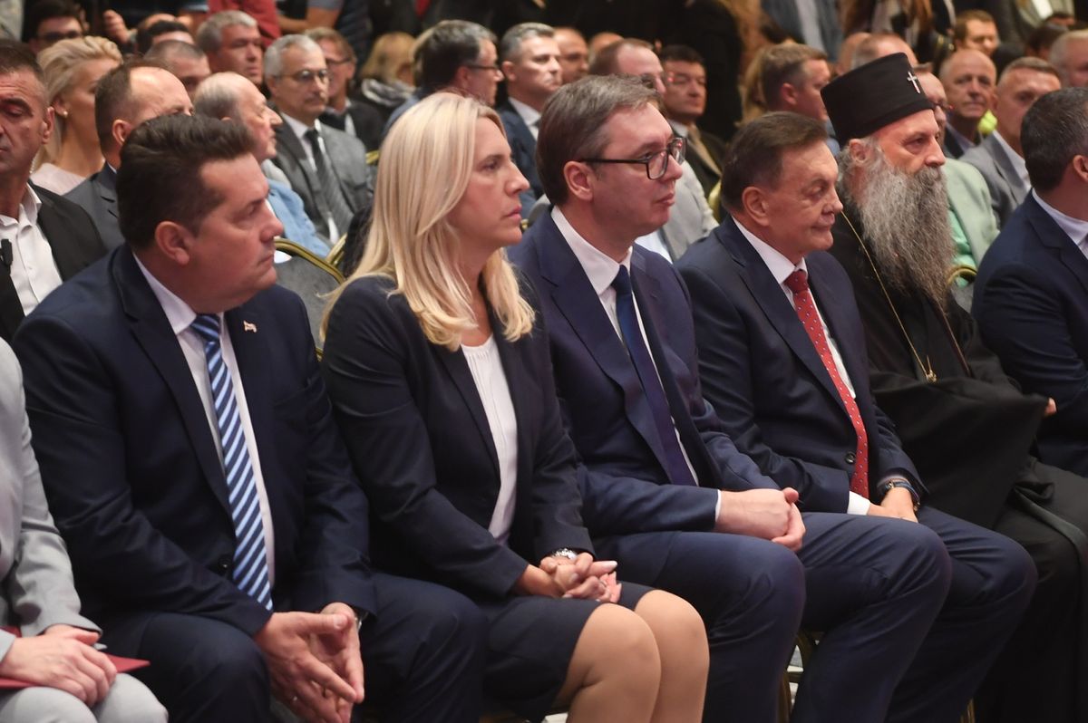 Predsednik Vučić prisustvovao Svečanoj akademiji povodom 45 godina Instituta za kardiovaskularne bolesti ”Dedinje”