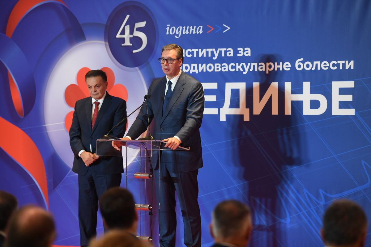 Predsednik Vučić prisustvovao Svečanoj akademiji povodom 45 godina Instituta za kardiovaskularne bolesti ”Dedinje” Predsednik Vučić prisustvovao Svečanoj akademiji povodom 45 godina Instituta za kardiovaskularne bolesti ”Dedinje”