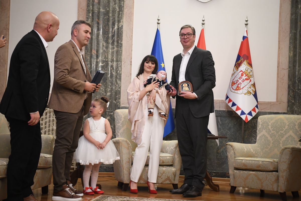 Predsednik Vučić primio porodicu Janković iz Pasjana