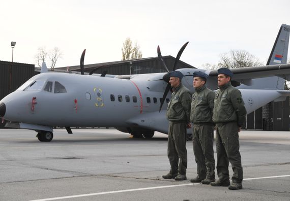 Председник Вучић обишао новонабављена средства наоружања и војне опреме за Војску Србије