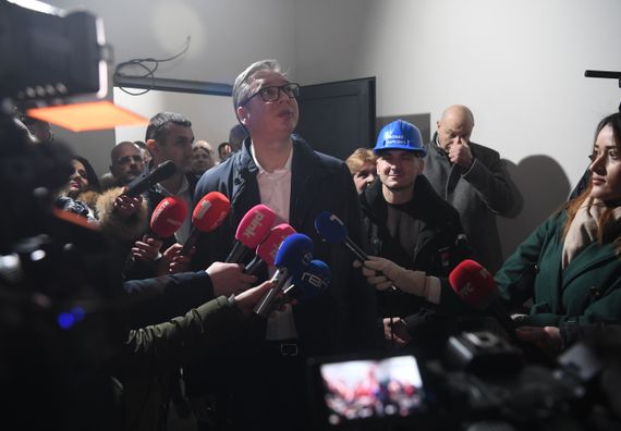 Predsednik Vučić obišao radove na drugoj fazi rekonstrukcije Zdravstvenog centra u Prokuplju