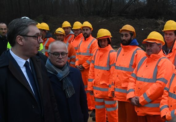 Председник Вучић обишао радове на изградњи Северне обилазнице око Крагујевца