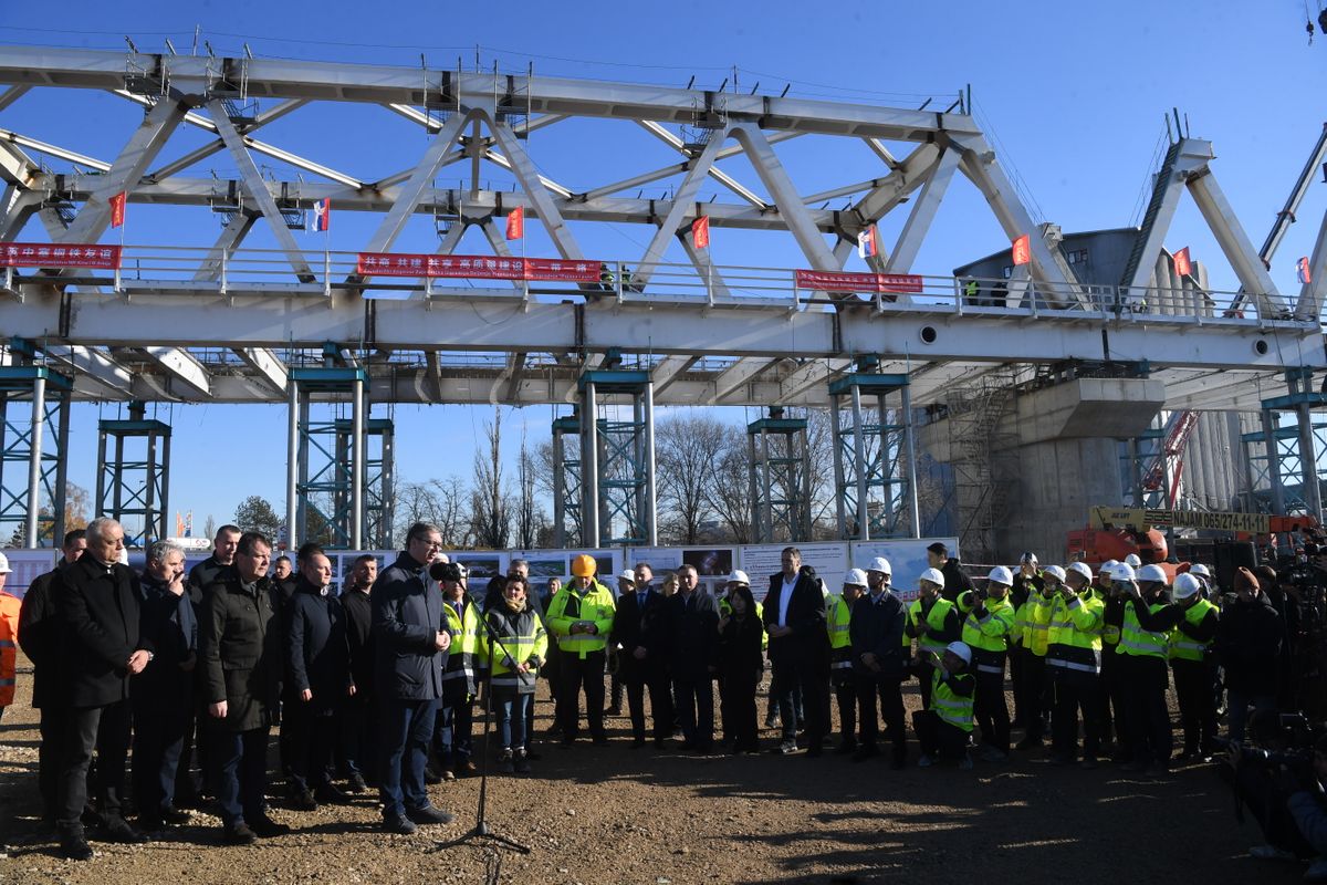 Predsednik Vučić obišao završne radove na vijaduktu kod Vrbasa
