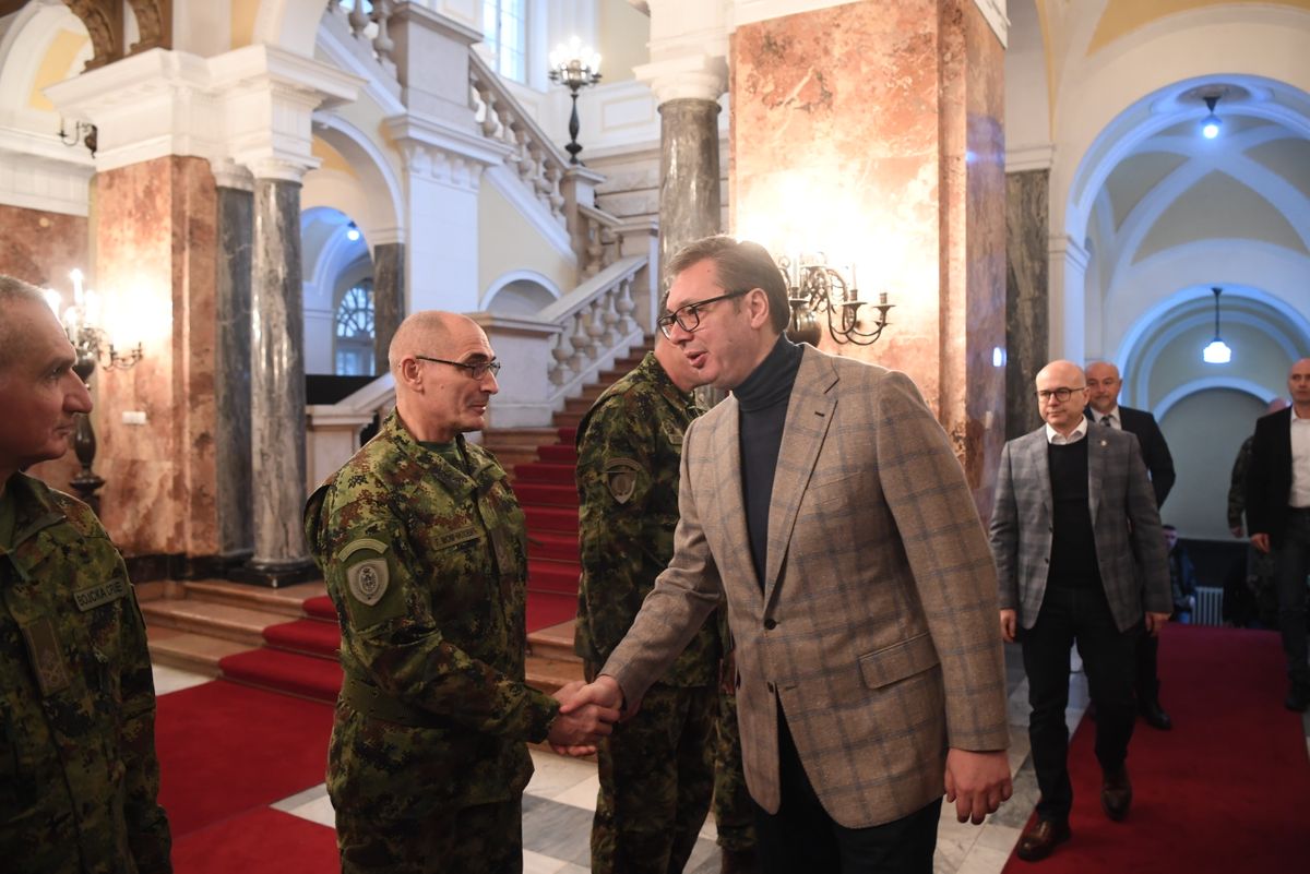 Председник Вучић обишао Дежурни оперативни центар Војнобезбедносне агенције