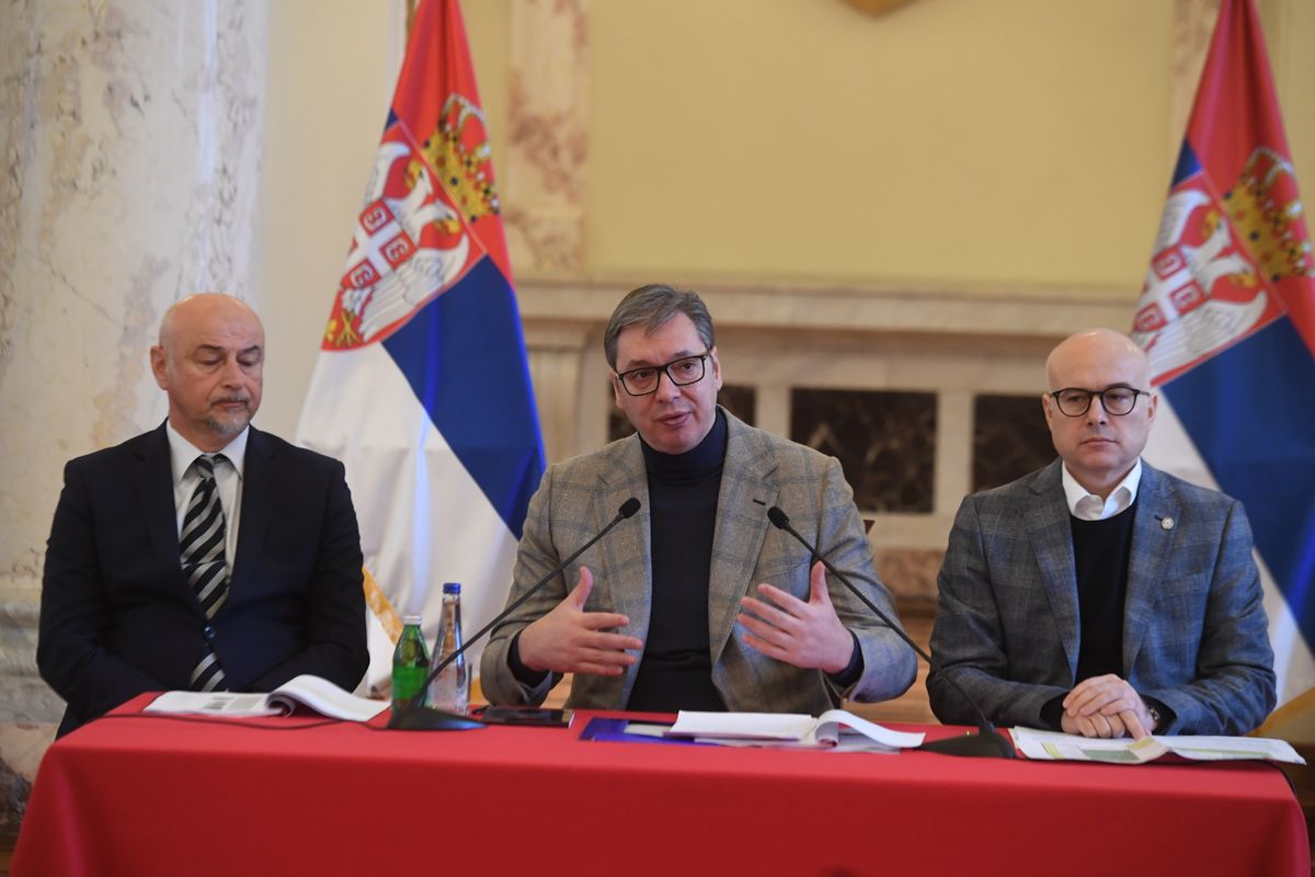 Председник Вучић обишао Дежурни оперативни центар Војнобезбедносне агенције