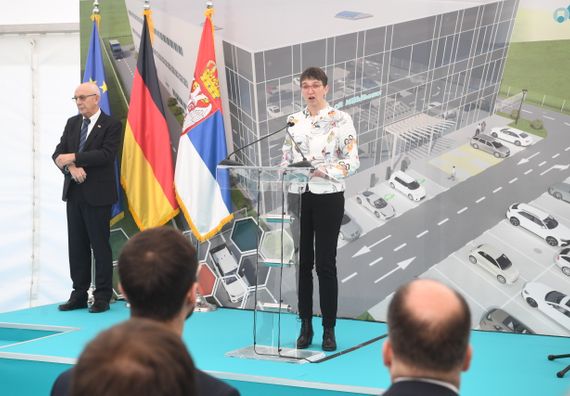 Predsednik Vučić prisustvovao ceremoniji polaganja kamena temeljca za izgradnju nove fabrike kompanije 