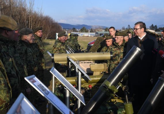 Председник Вучић присуствовао приказу наоружања и војне опреме Војске Србије