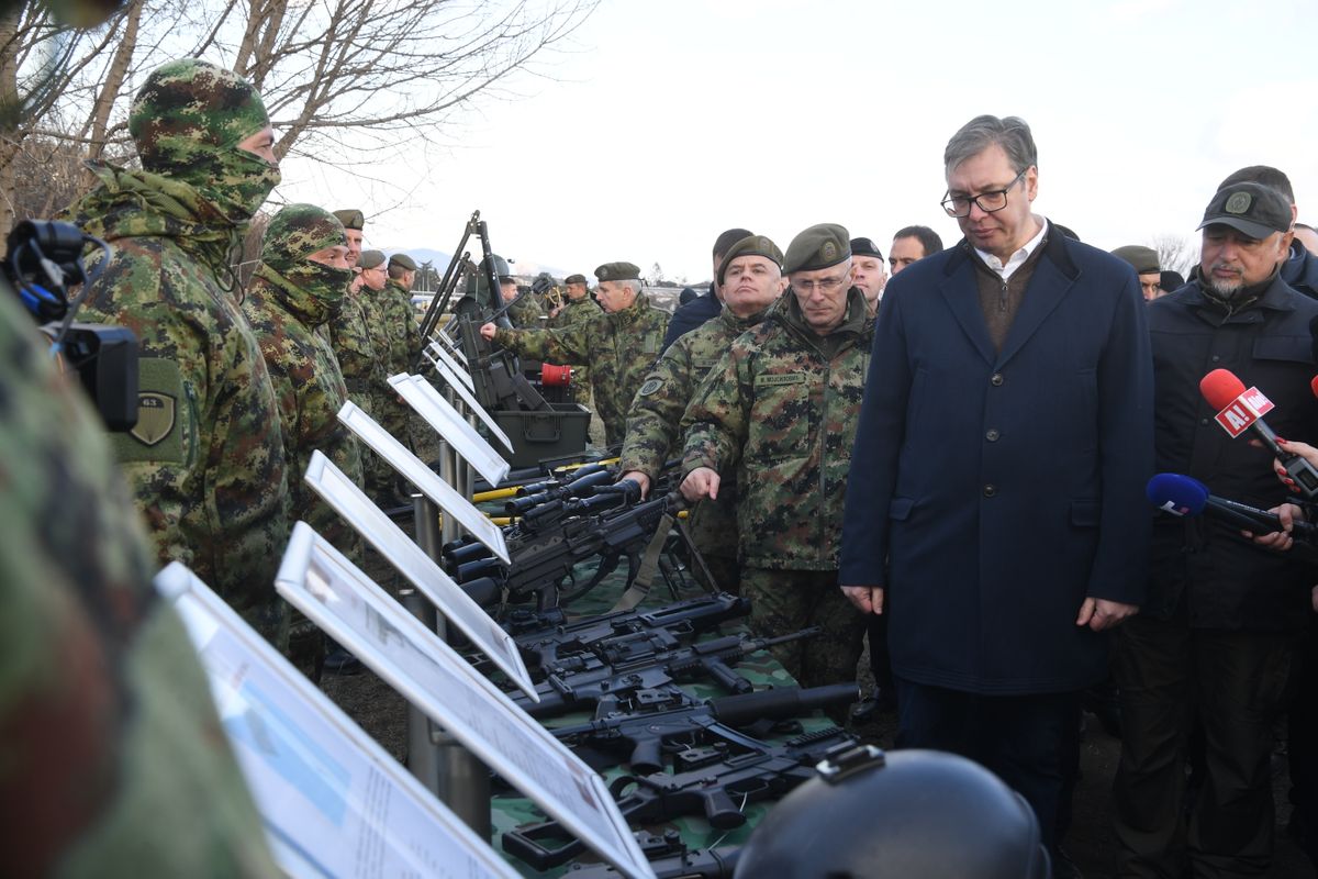 Председник Вучић присуствовао приказу наоружања и војне опреме Војске Србије