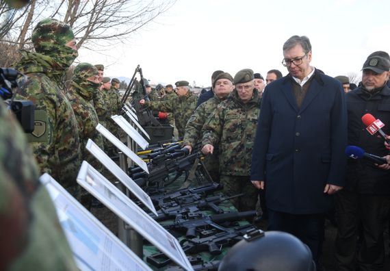 Председник Вучић присуствовао приказу наоружања и војне опреме Војске Србије