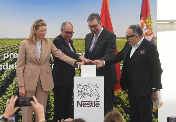 Председник Вучић присуствовао свечаном отварању нове фабрике компаније 