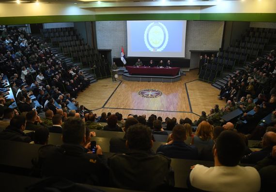 Predsednik Vučić obišao Vojnotehnički institut