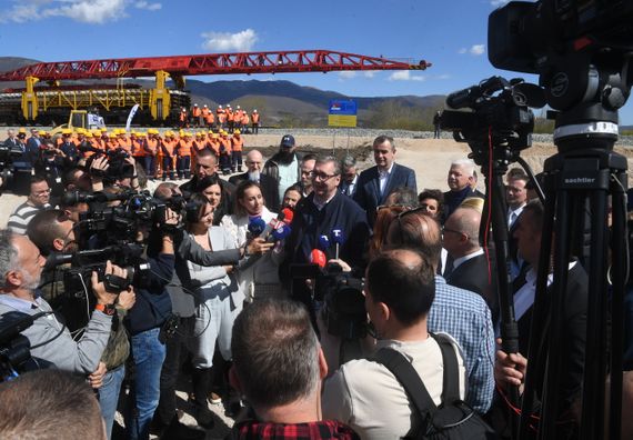 Predsednik Vučić obišao radove na rekonstrukciji i modernizaciji pruge Niš – Dimitrovgrad