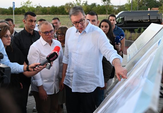 Predsednik Vučić obišao završne radove na železničkoj stanici Vrbas Nova