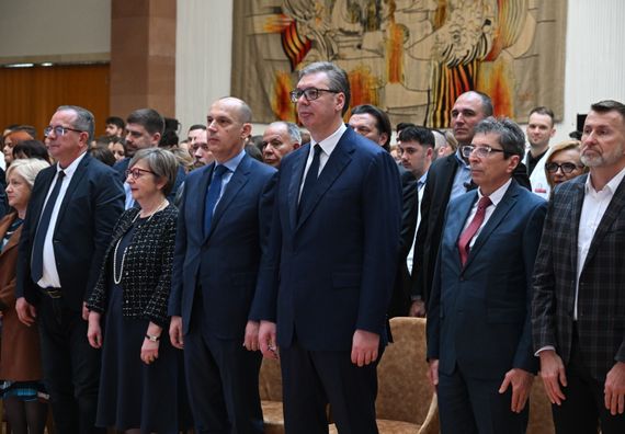 Додела уговора о раду најбољим дипломцима медицинских факултета и средњих медицинских школа у Србији