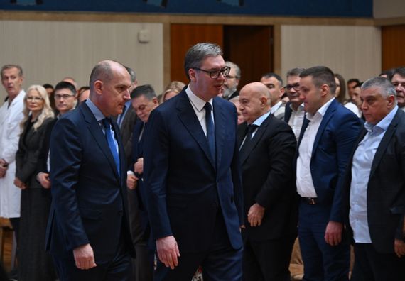 Додела уговора о раду најбољим дипломцима медицинских факултета и средњих медицинских школа у Србији